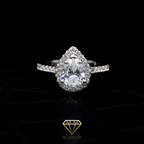Pear halo ring