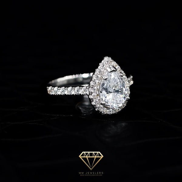 Pear halo ring