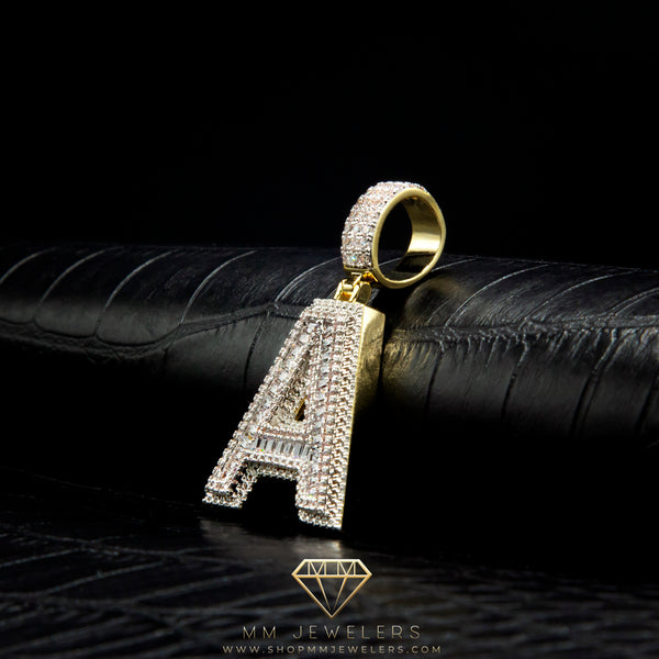 Letter Pendant in Yellow Gold