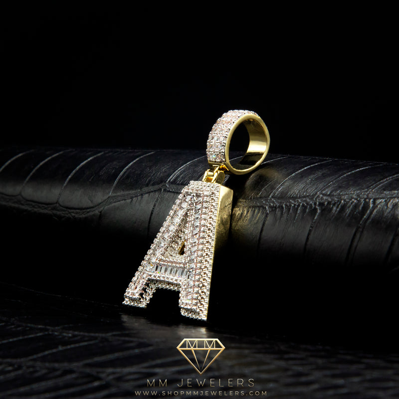 Letter Pendant in Yellow Gold